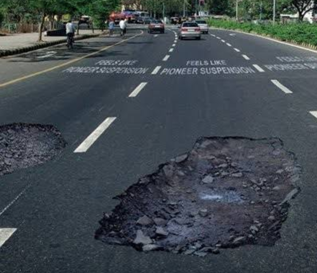 Tümsek veya çukurlardan geçerken arkadaki trafiği de kontrol etmek sureti ile mümkün olduğunca yavaşlayın